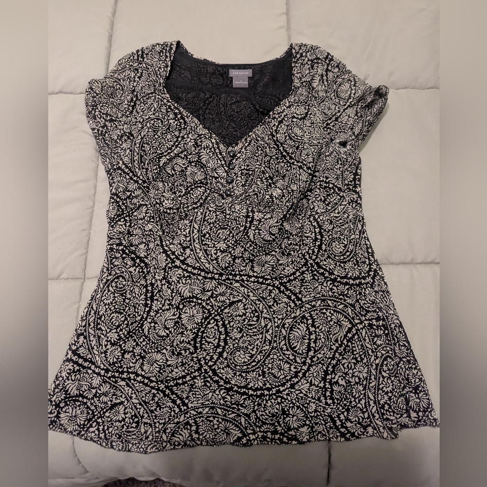 Elegant Ann Taylor Blouse With Zipper Side